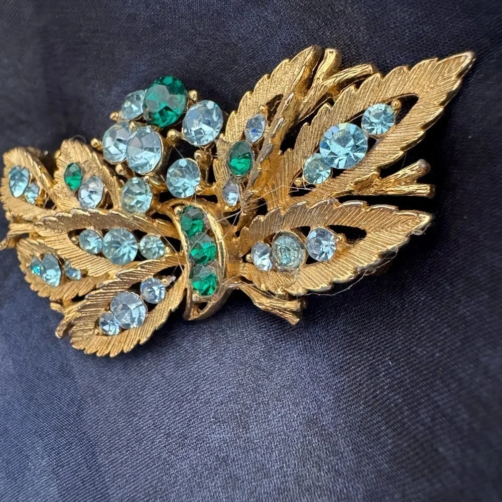 Lisner Rhinestones goldtone leaf design Pin Brooch